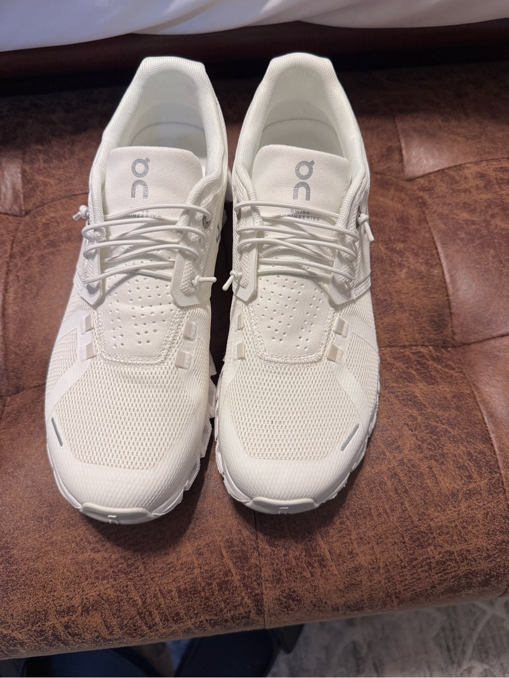 On Running White Mesh Low-Top Sneakers - Picture 2 of 5